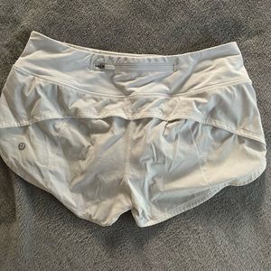 Lululemon 2.5 in LR speed up short